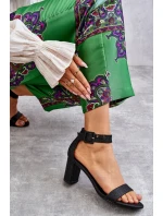 Lesklé sandály na podpatku Černé model 21608002 - Boto Lesklé sandály na podpatku Černé model 21608002 - Boto