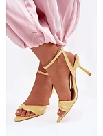 Sandále na podpätku model 226516 Vykročte štýlovo Sandále na podpätku model 226516 Vykročte štýlovo