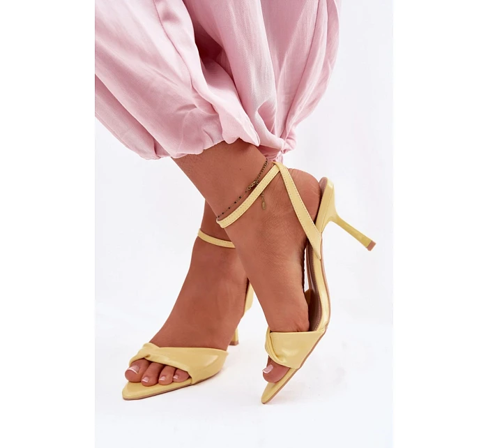 Sandále na podpätku model 226516 Vykročte štýlovo Sandále na podpätku model 226516 Vykročte štýlovo