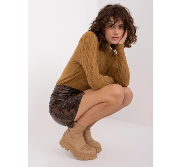 Sweter AT SW camelowy model 19011836 - FPrice Sweter AT SW camelowy model 19011836 - FPrice