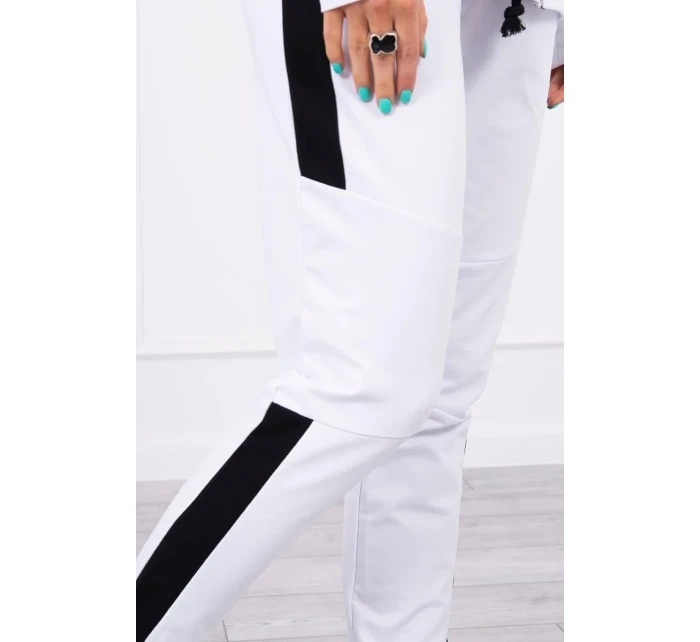 Pruhovaná športová súprava biela Pruhovaná športová súprava biela