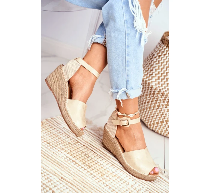 Sandály Na Klínu Zlaté model 21530520 - EVENTO Sandály Na Klínu Zlaté model 21530520 - EVENTO