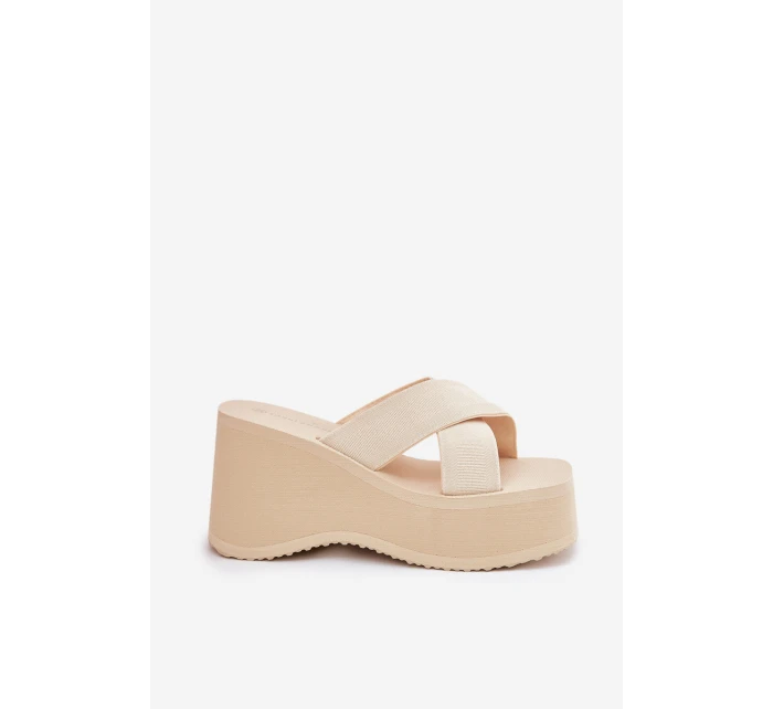 Dámské Pantofle Na Klínu A Platformě Béžové model 21688186 - Boto Dámské Pantofle Na Klínu A Platformě Béžové model 21688186 - Boto