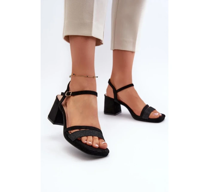 Sandále na podpätku model 197897 Krok vo veľkom štýle Sandále na podpätku model 197897 Krok vo veľkom štýle