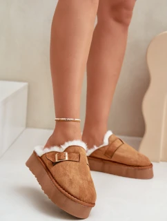Dámské pantofle na silné podrážce s kožešinou a sponou Camel model 21677930 - Boto