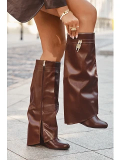 Kozaki Damskie Na Koturnie Z Paskiem I Srebrnym Detalem Eko Skórzane Brązowe Korivelle