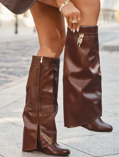 kozačky na platformě s páskem a detailem eko kůže hnědé model 21709621 - Boto