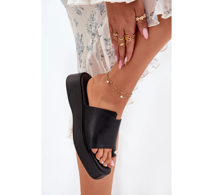 Klapki Damskie Na Platformie Z Ozdobnym Detalem Czarne Linosea