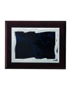 Plastový diplom s vygravírovaným kovovým štítkom