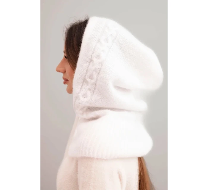 Dámska čiapka s kapucňou s pleteným vzorom biela