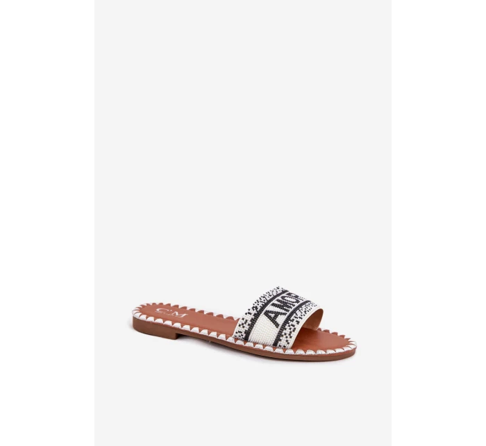 Dámské sandály na plochém podpatku se zdobením bílé model 21703749 - Boto Dámské sandály na plochém podpatku se zdobením bílé model 21703749 - Boto