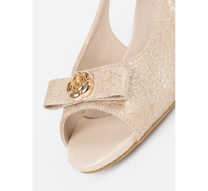 Praktické zlaté dámske topánky Obcas Praktické zlaté dámske topánky Obcas