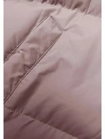 Dlouhá růžová hrubší dámská bunda s kapucí model 21246182 - J.STYLE Dlouhá růžová hrubší dámská bunda s kapucí model 21246182 - J.STYLE