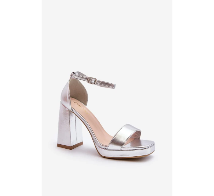 Modne Zamszowe Sandałki Na Kwadratowym Obcasie Srebrne Merila Modne Zamszowe Sandałki Na Kwadratowym Obcasie Srebrne Merila