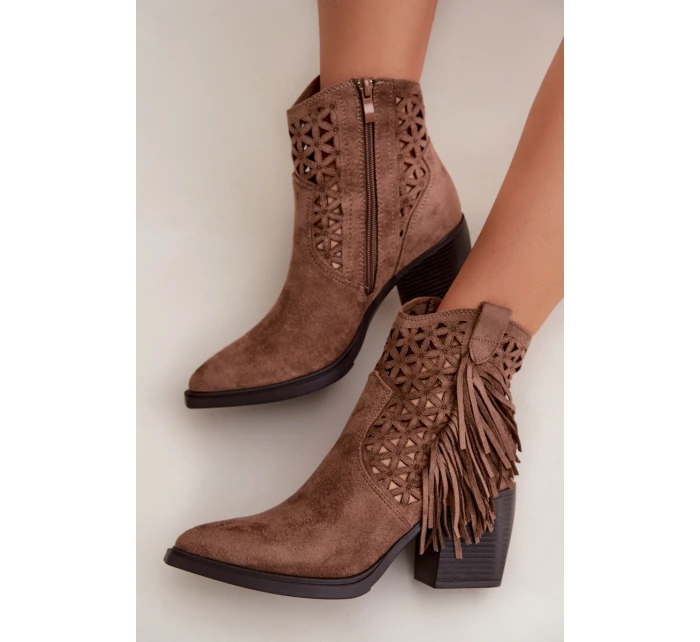 Dámské perforované kovbojky na podpatku s třásněmi Hnědé model 22009801 - Boto