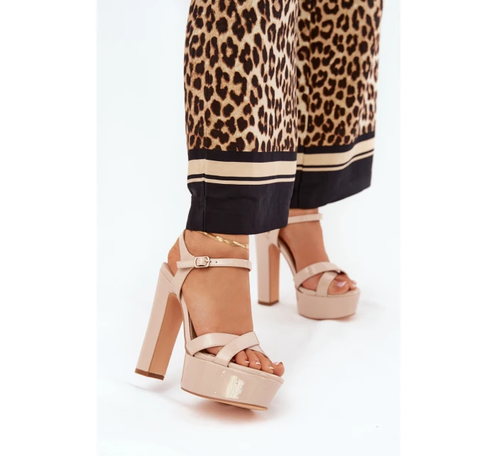 Dámské sandály na vysokém podpatku a platformě lakované béžové model 21688893 - Boto Dámské sandály na vysokém podpatku a platformě lakované béžové model 21688893 - Boto