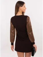 Sukienka MI SK model 21768544 ciemny brązowy - FPrice Sukienka MI SK model 21768544 ciemny brązowy - FPrice