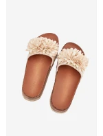 Klapki Damskie Na Platformie Z Ozdobnymi Kwiatkami Beżowe Tessara Klapki Damskie Na Platformie Z Ozdobnymi Kwiatkami Beżowe Tessara