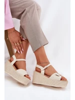 Sandały Damskie Na Koturnie Z Klamrą Beżowe Liniella Sandały Damskie Na Koturnie Z Klamrą Beżowe Liniella