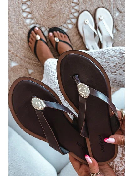 Dámske ploché žabky so zlatými detailmi chocolate Tella Dámske ploché žabky so zlatými detailmi chocolate Tella