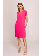 model 20966038 Šaty uvolněného střihu s výstřihem do V růžové - STYLOVE