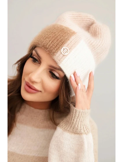 Dámska farebná čiapka z viskózy s ozdobným gombíkom púdrovo ružová + ťavia Dámska farebná čiapka z viskózy s ozdobným gombíkom púdrovo ružová + ťavia