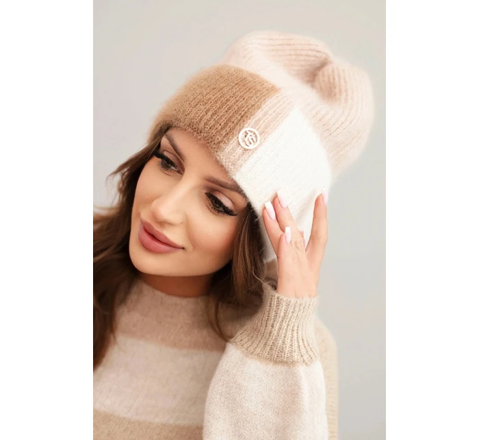 Dámska farebná čiapka z viskózy s ozdobným gombíkom púdrovo ružová + ťavia Dámska farebná čiapka z viskózy s ozdobným gombíkom púdrovo ružová + ťavia