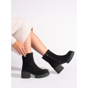 Módní černé dámské  kotníčkové boty na širokém podpatku