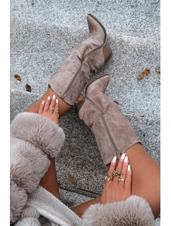 kozačky na podpatku z eko semiše béžové  Damskie model 21715105 - Boto