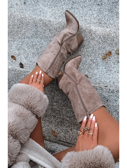 kozačky na podpatku z eko semiše béžové  Damskie model 21715105 - Boto