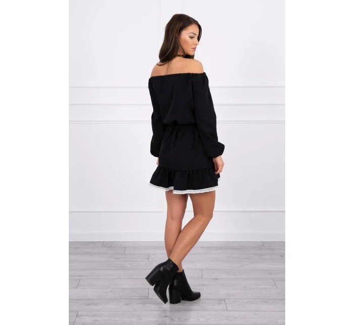 Šaty s otevřenými rameny a krajkou černé Šaty s otevřenými rameny a krajkou černé