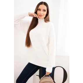 Dámsky viskózový sveter s rebrovaným rolákom a voľným strihom ecru Dámsky viskózový sveter s rebrovaným rolákom a voľným strihom ecru