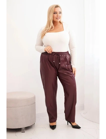 Dámské kalhoty Plus Size z ekokůže s vysokým pasem a gumou v pase bordové Dámské kalhoty Plus Size z ekokůže s vysokým pasem a gumou v pase bordové