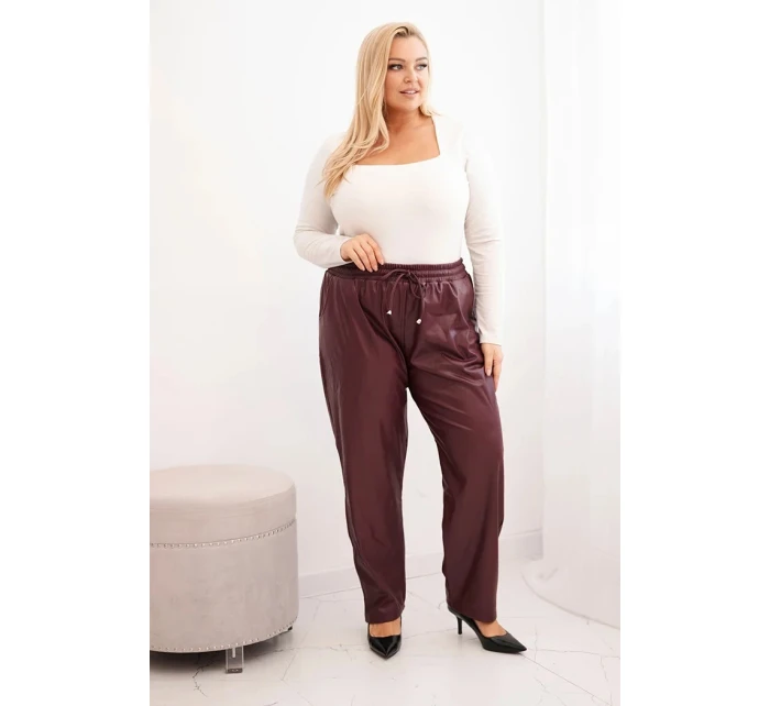 Dámské kalhoty Plus Size z ekokůže s vysokým pasem a gumou v pase bordové Dámské kalhoty Plus Size z ekokůže s vysokým pasem a gumou v pase bordové