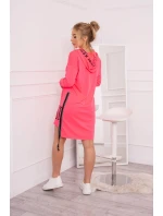 Šaty s kapucí a potiskem růžové neonové Šaty s kapucí a potiskem růžové neonové