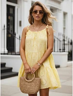 Letné dámske bavlnené šaty s výrezovým vzorom v citrónovožltej farbe FashionStreet EY2677 Letné dámske bavlnené šaty s výrezovým vzorom v citrónovožltej farbe FashionStreet EY2677