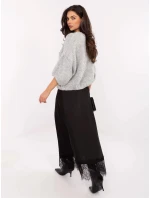 Saténová sukňa s čipkovým lemom čierna (4213)