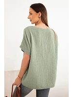 Dámska bavlnená blúzka oversize s výstrihom do V a khaki čipkou Dámska bavlnená blúzka oversize s výstrihom do V a khaki čipkou