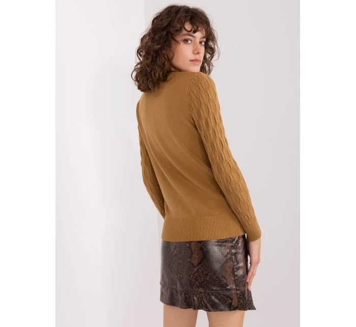 Sweter AT SW camelowy model 19011836 - FPrice Sweter AT SW camelowy model 19011836 - FPrice