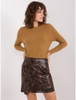 Sweter AT SW camelowy model 19011836 - FPrice Sweter AT SW camelowy model 19011836 - FPrice