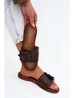 Kožené dámské pantofle s ozdobou model 22185430 Čokoládové - Zazoo