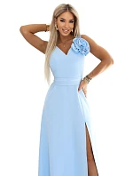 maxi šaty s květinou na a rozparkem modré model 22108483 - numoco