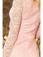 Dámske krajkové šaty v pastelovo ružovej farbe s dlhými rukávmi a výstrihom model 5917737