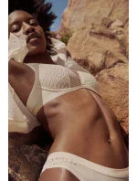 Dámské tanga Aura Spotlight High Leg string krémová - Triumph Dámské tanga Aura Spotlight High Leg string krémová - Triumph