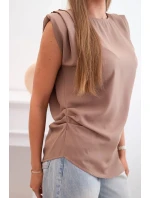 Elegantná dámska blúzka s volánikmi a asymetrickým strihom camel