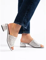 Luxusné strieborné dámske papuče na širokom podpätku Luxusné strieborné dámske papuče na širokom podpätku