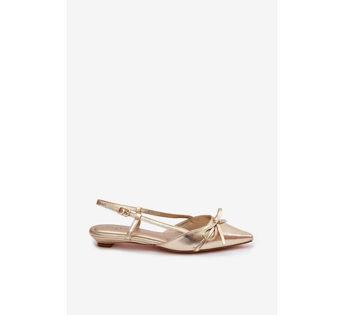 Dámské sandály z umělé kůže na nízkém podpatku Zlaté model 22107058 - Boto