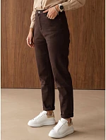 Jeansy damskie z wysokim stanem mom fit brązowe FashionStreet UY3236 Jeansy damskie z wysokim stanem mom fit brązowe FashionStreet UY3236