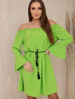 Šaty model 19639411 v pase se stahovací šňůrkou jasně zelená - K-Fashion