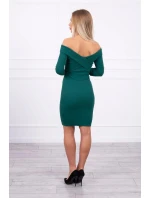 Priliehavé šaty s výstrihom do V v zelenej farbe